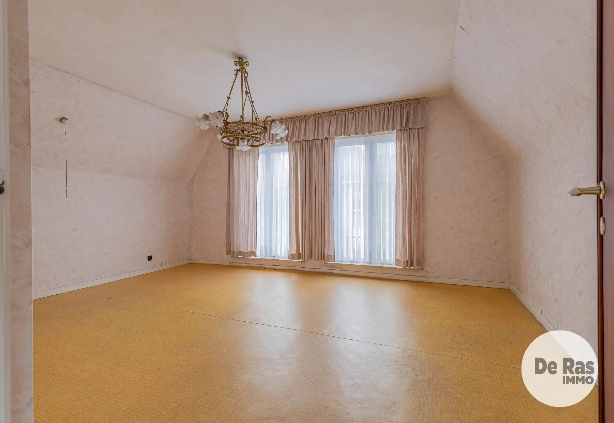 ERONDEGEM - Solide, te renoveren woning met 3 kamers foto 12