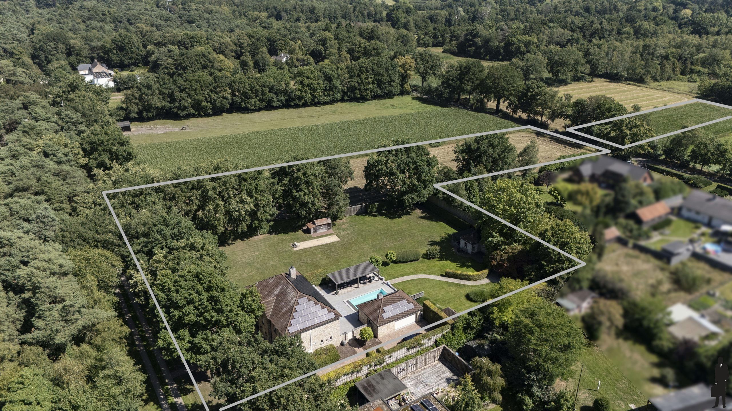 Uitzonderlijk gelegen, recente villa op domein van ca. 2ha  foto 4
