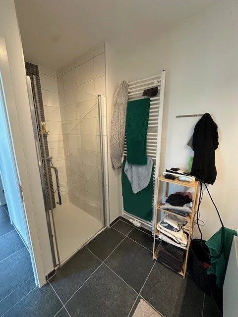 Modern appartement met 2 slaapkamers, terras en 2 ondergrondse staanplaatsen. foto 6