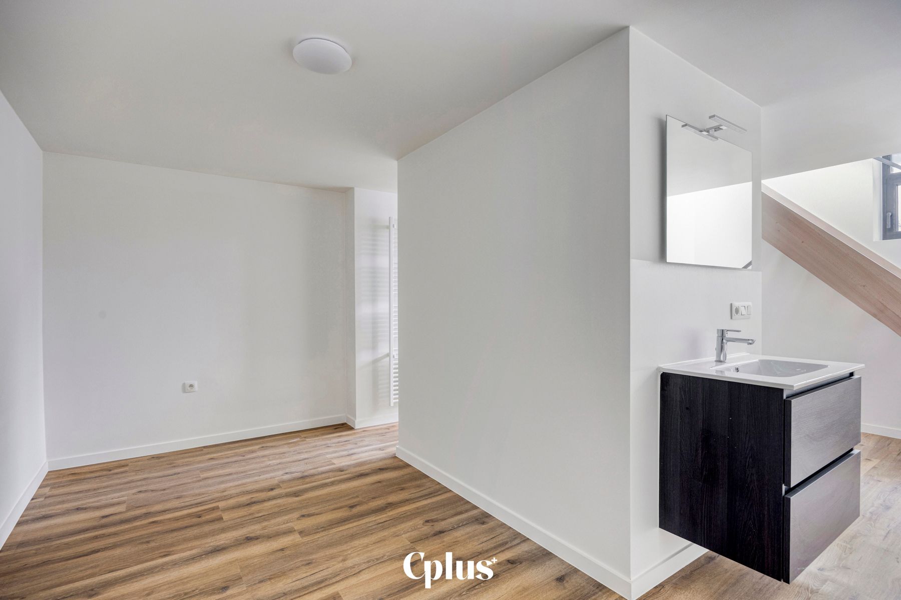 Kwalitatief gerenoveerde studio - te huur foto 8
