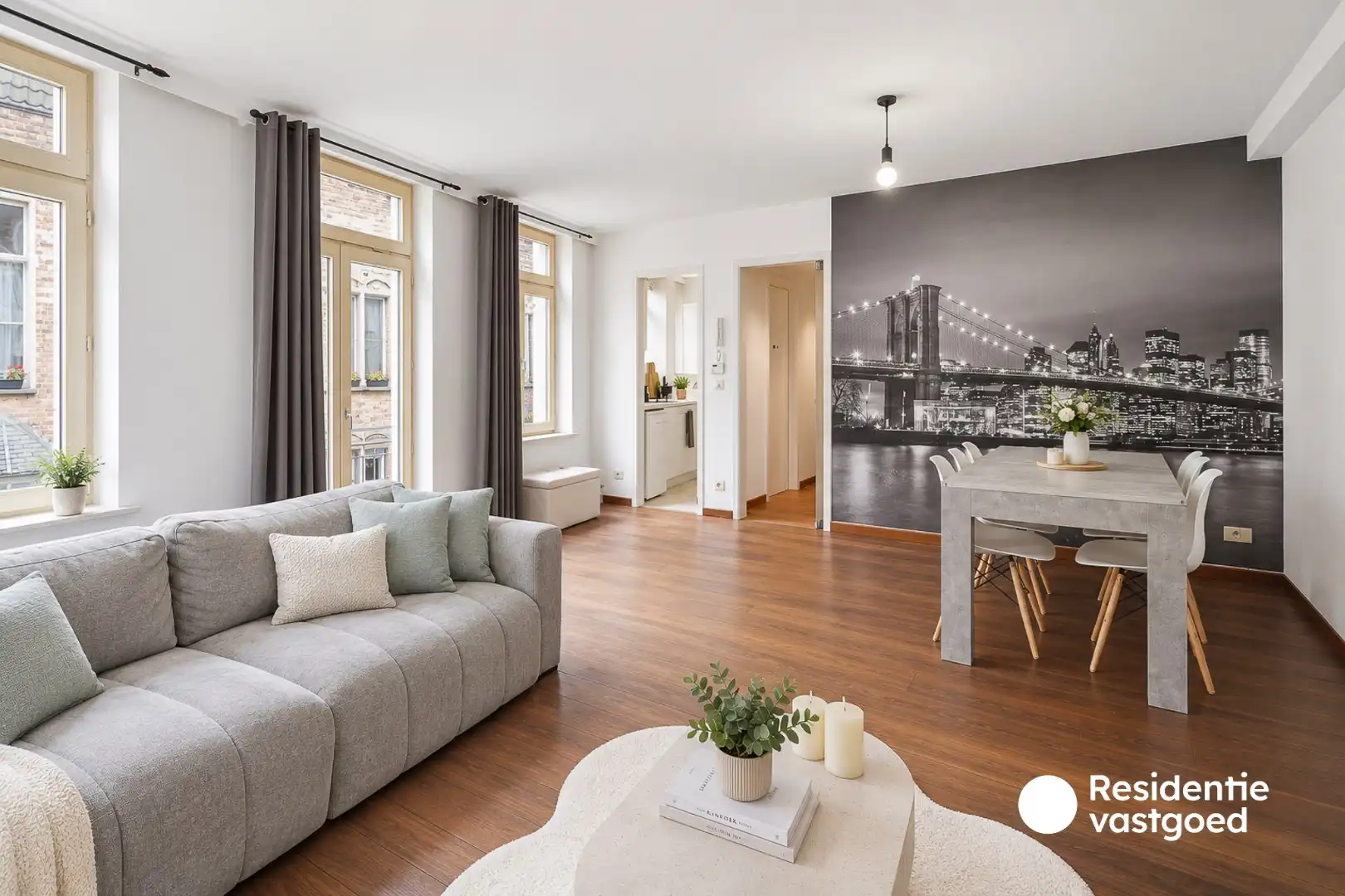 Lichtrijk 2-slaapkamerappartement op topligging in hartje Brugge foto 3