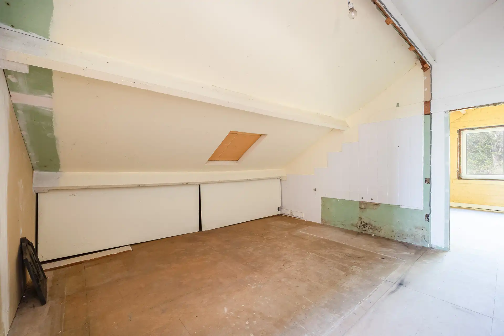 Ruime, te renoveren laagbouwvilla in doodlopende straat. foto 16