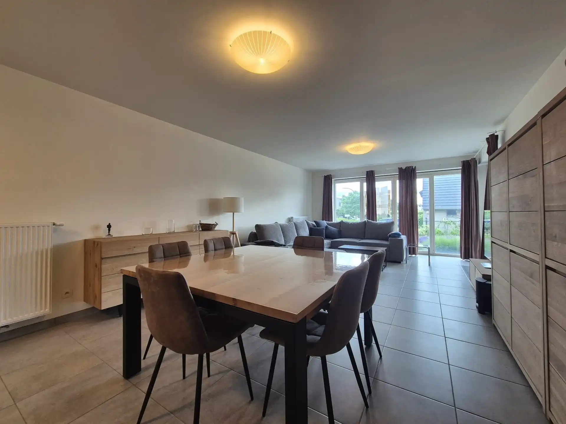Modern gelijkvloers appartement met terras. foto 8