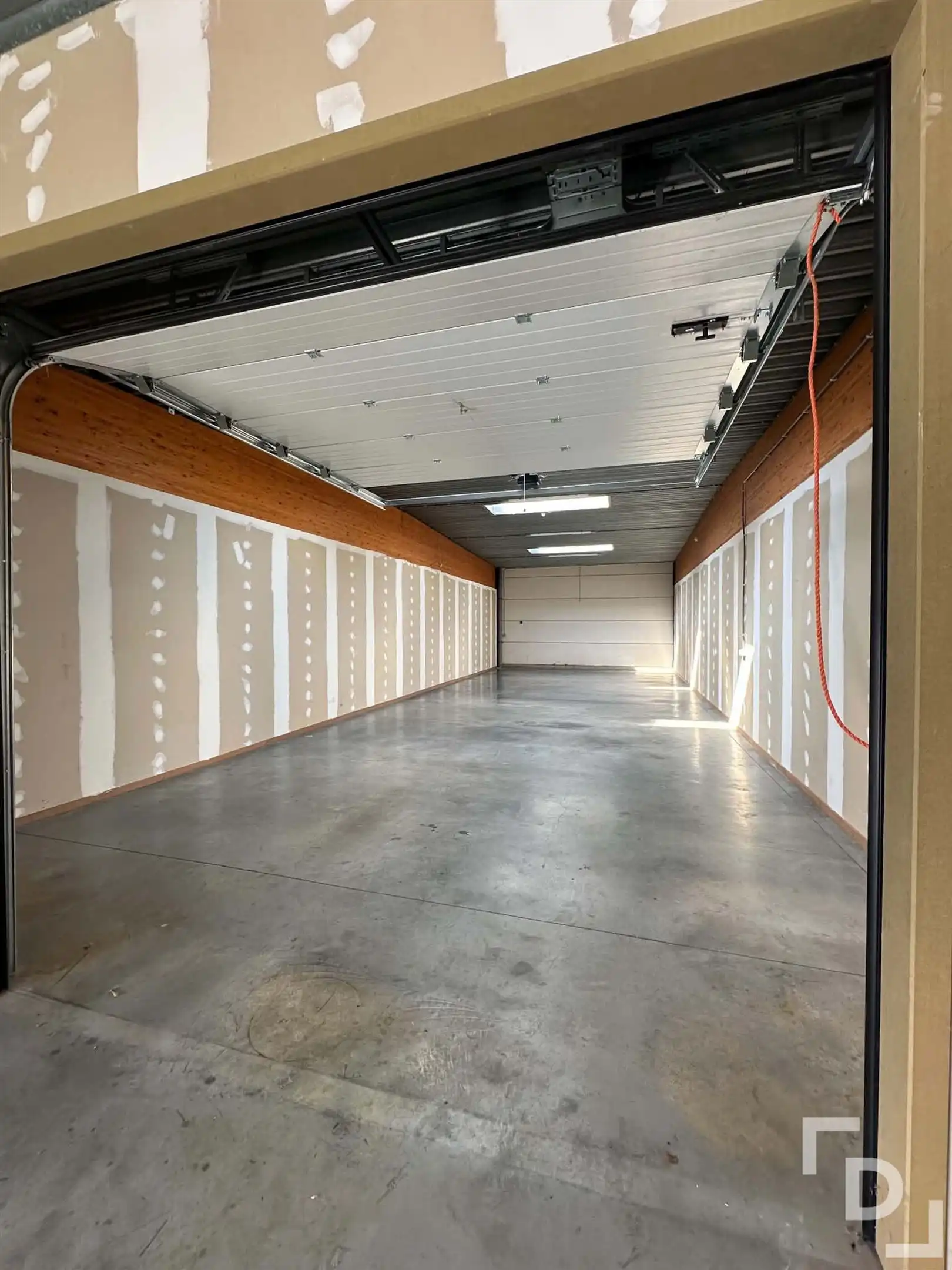 Magazijn te huur Diksmuidseweg 128/A - 8900 IEPER