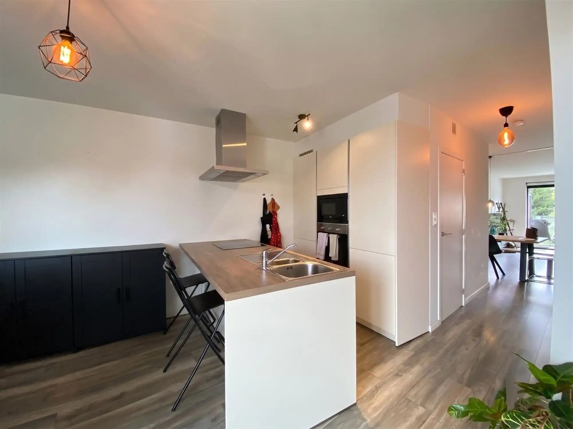 Duplex-appartement met 2 slaapkamers en autostaanplaats, centraal gelegen te Evergem foto 9
