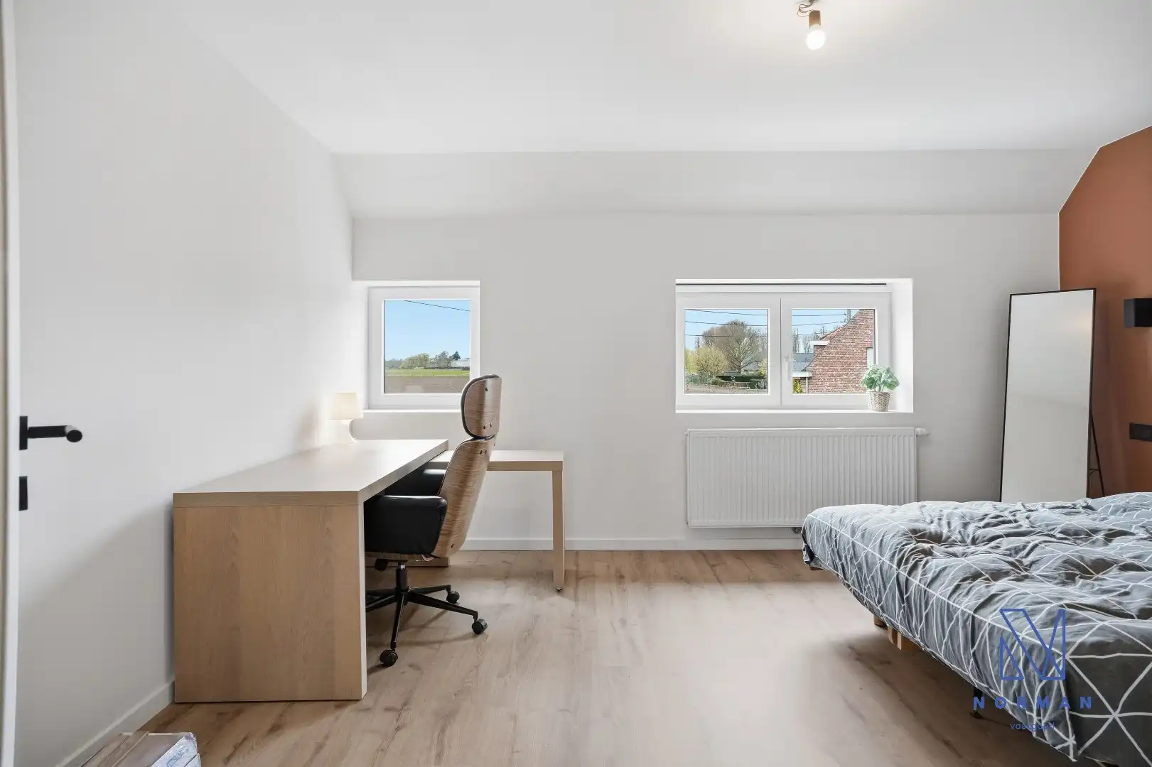 Instapklare, volledig gerenoveerde woning te koop met EPC A, uitgerust met zonnepanelen, drie slaapkamers en een aangelegde tuin. foto 20