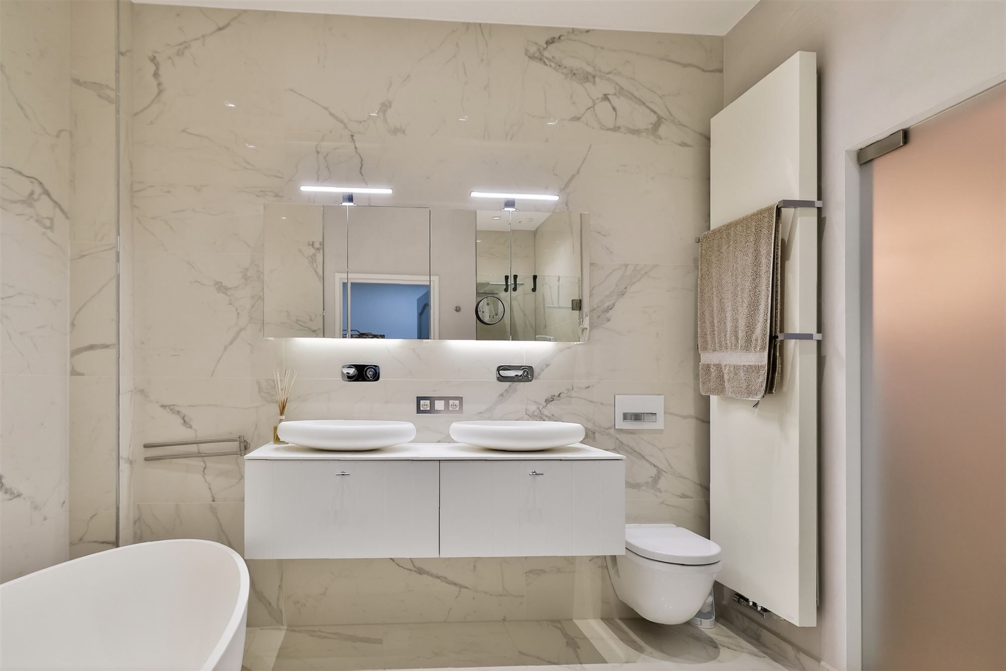 Knap afgewerkte ruime woning op toplocatie foto 15