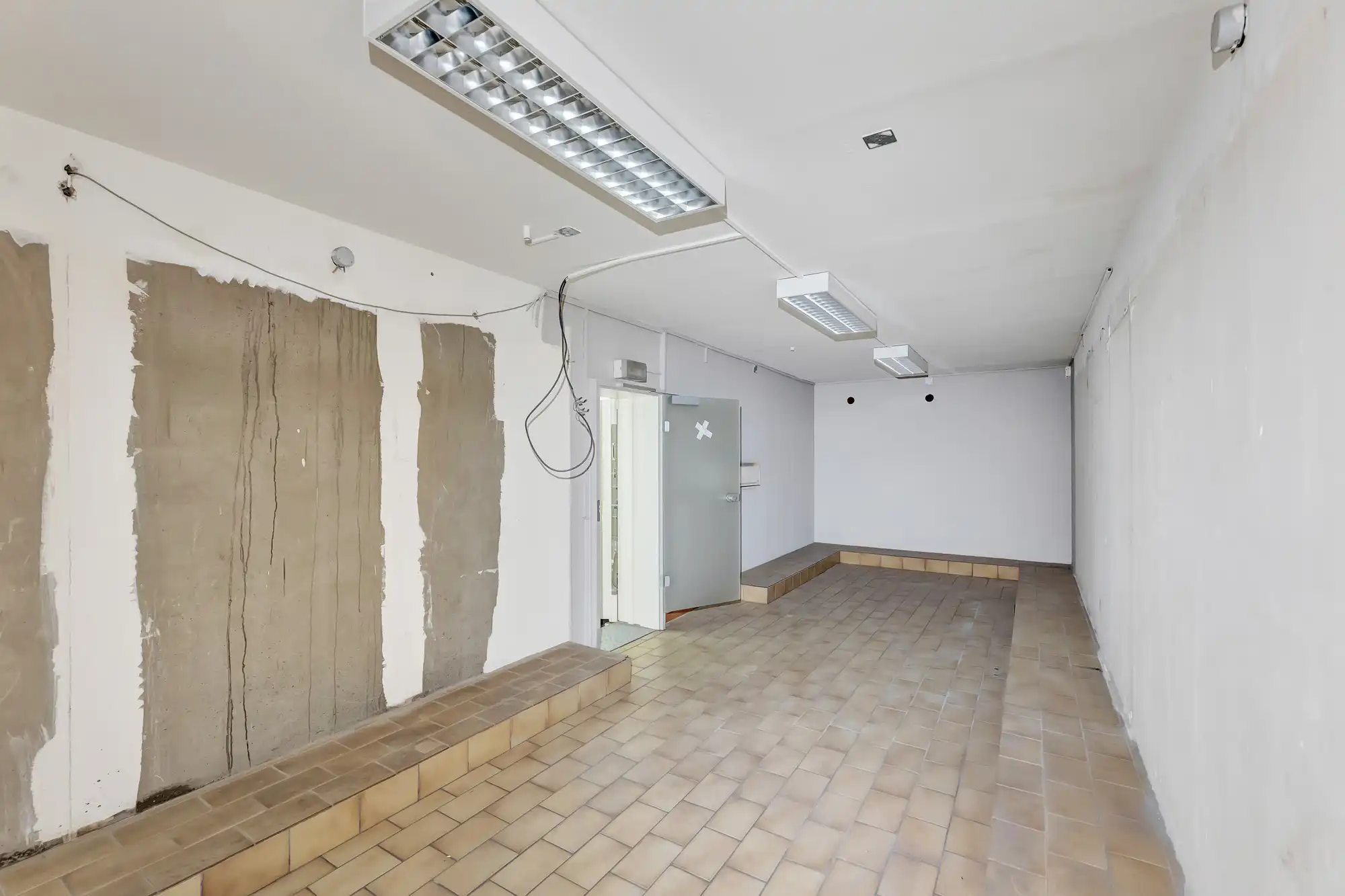 Ruim handelspand met ingebouwde kluis te koop in Moorsel foto 16