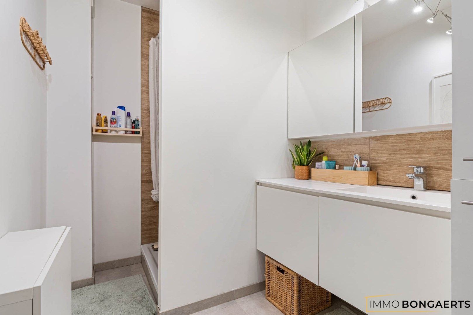 Gerenoveerd appartement met drie slaapkamers foto 8