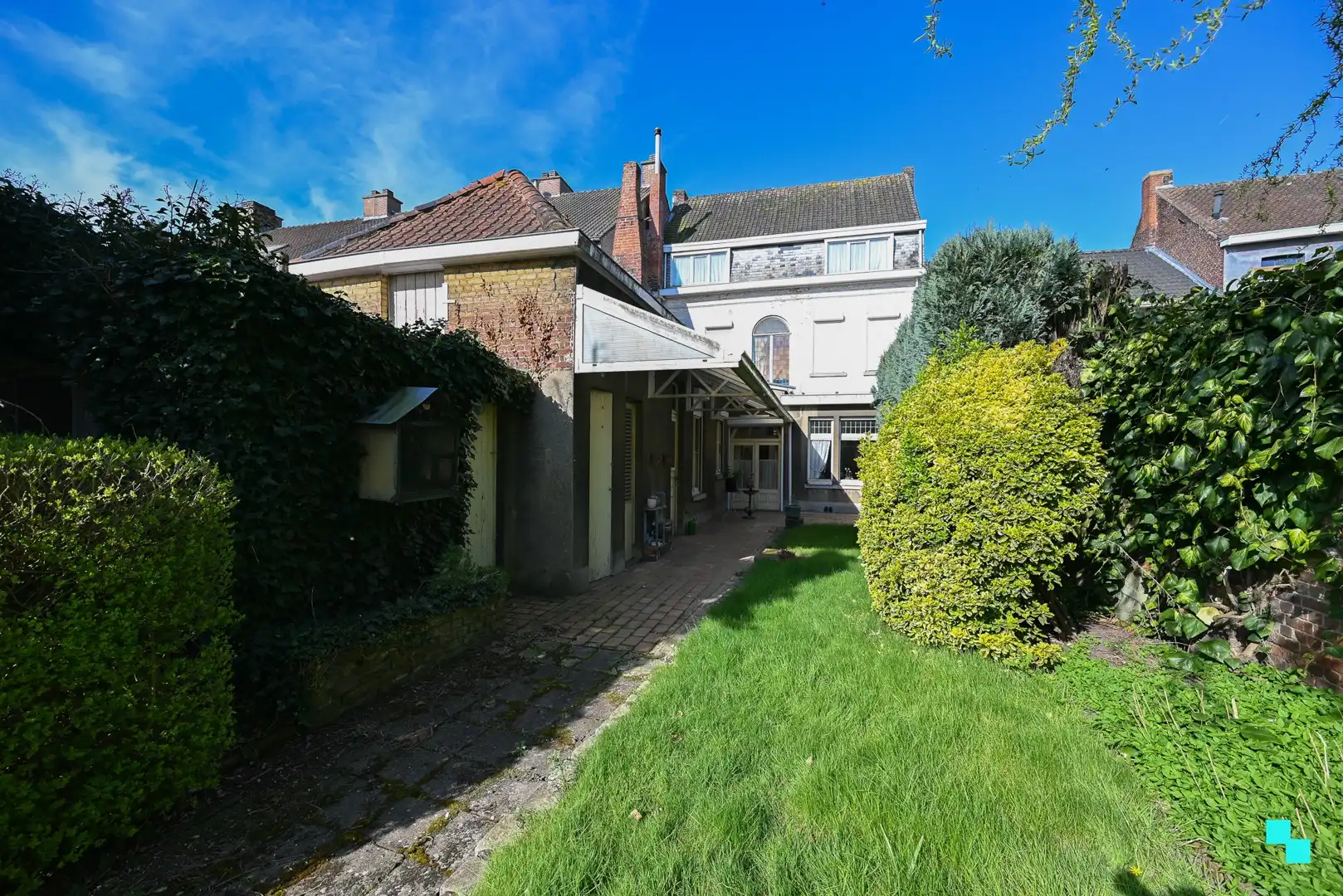 Te renoveren herenwoning te centrum Izegem nabij het kanaal. foto 22