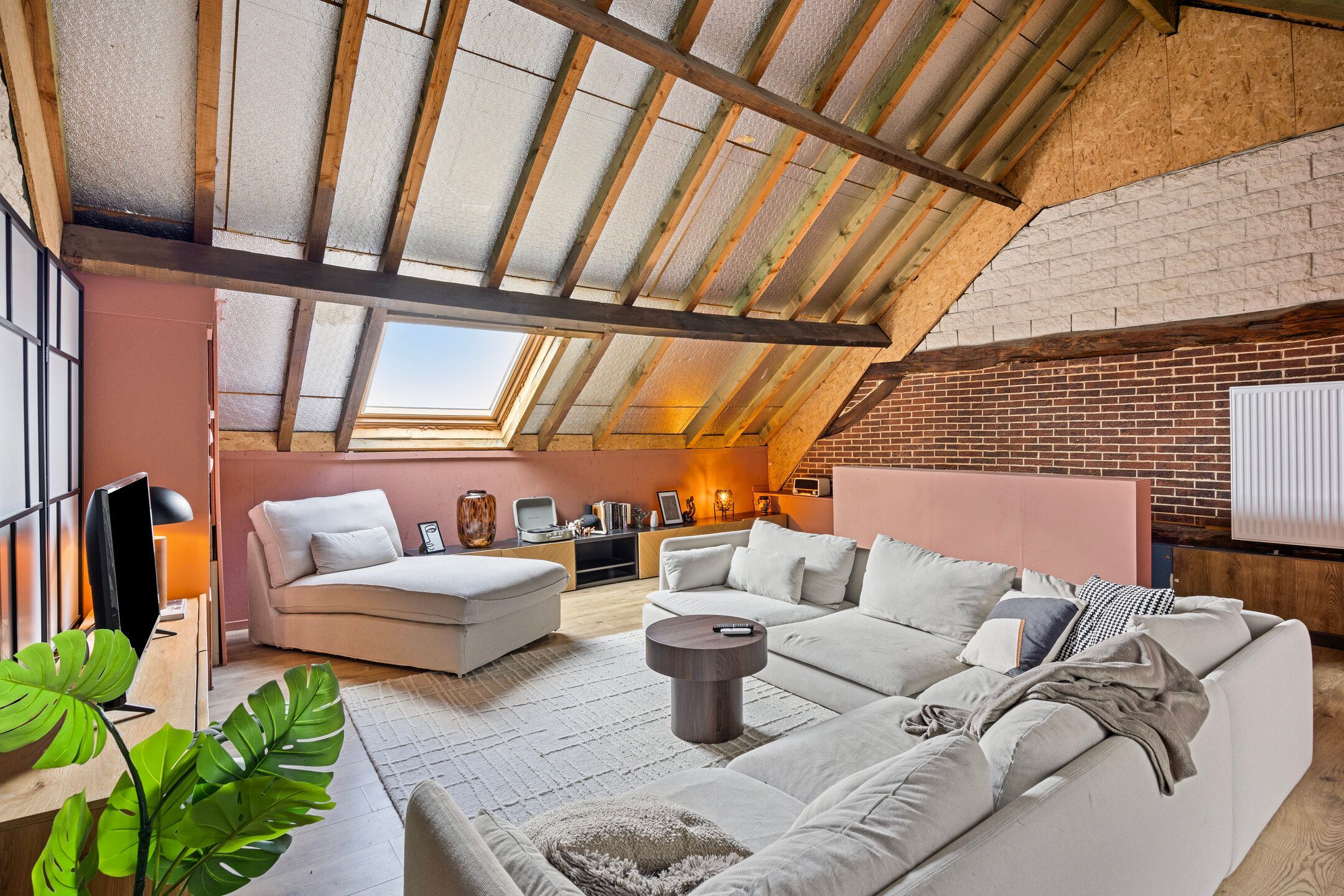 Charmante woning met omheinde tuin en garage foto 17