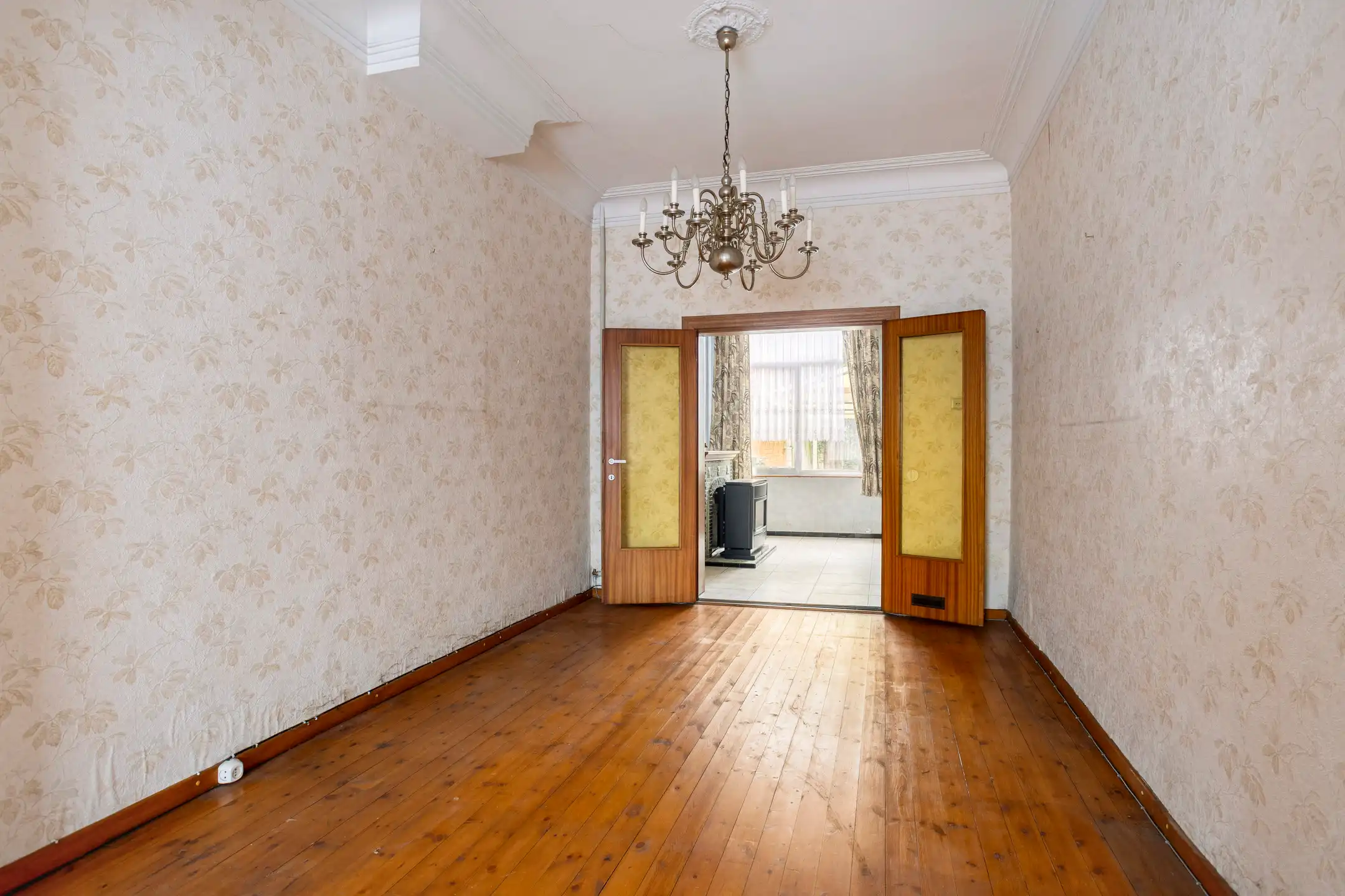 Charmante te renoveren woning met tuin en garage foto 9