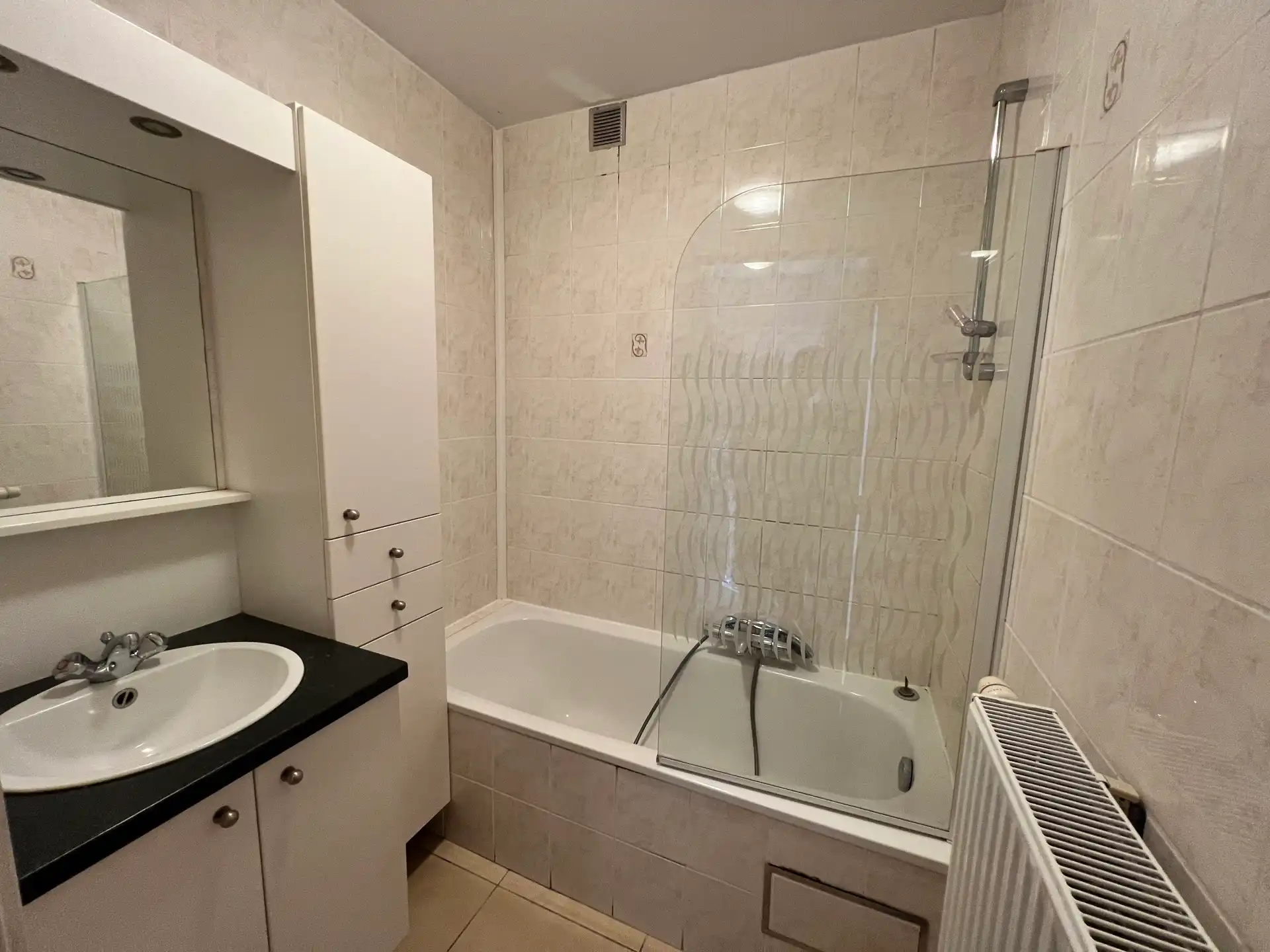 HERZELE – Ruim 2-slaapkamerappartement met terras foto 7