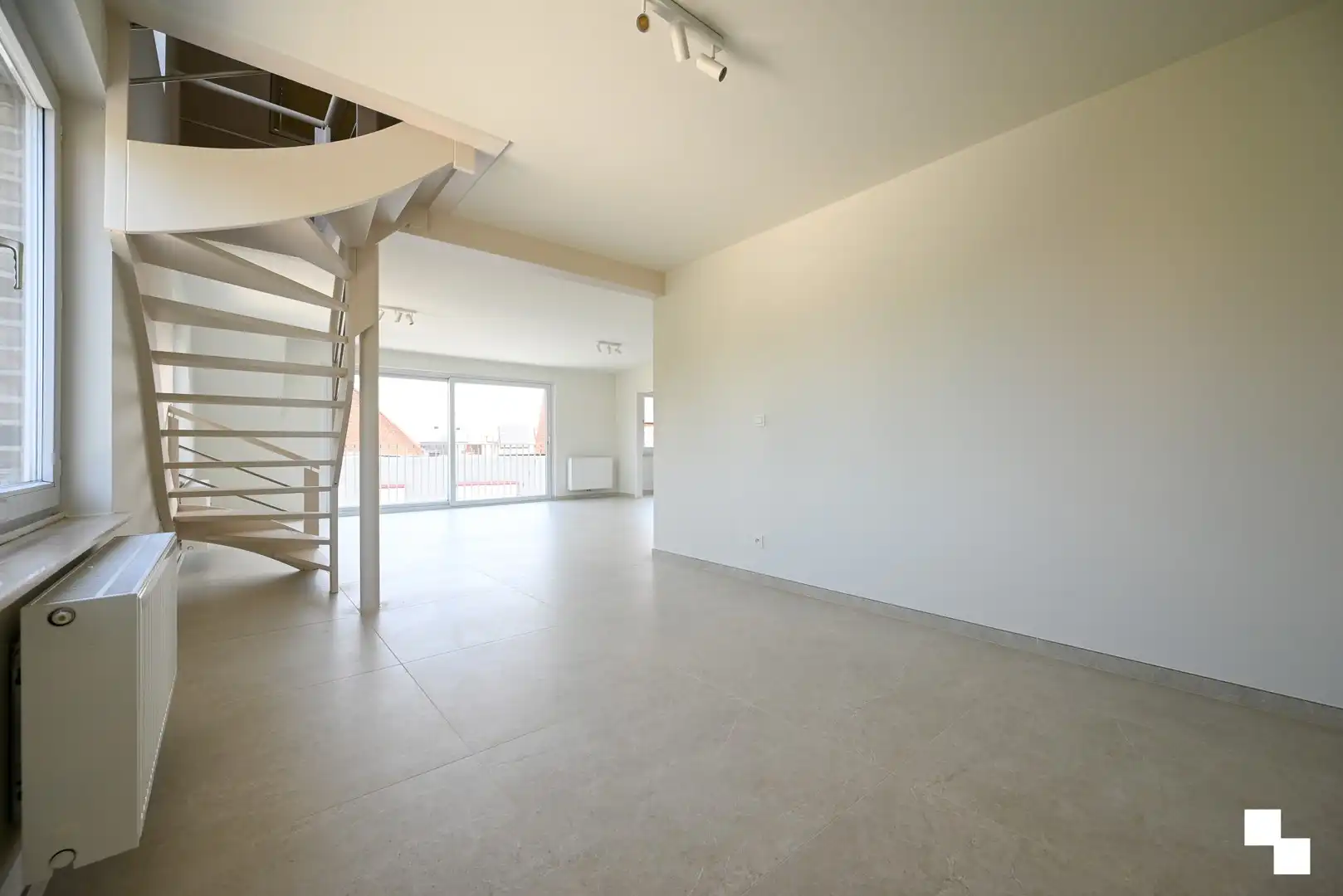 Stijlvol en energiezuinig gerenoveerd duplexappartement in kleinschalige residentie te Emelgem, Izegem foto 8
