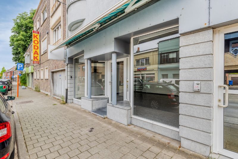 Ruim handelspand te huur in centrum Zwijnaarde! foto 3