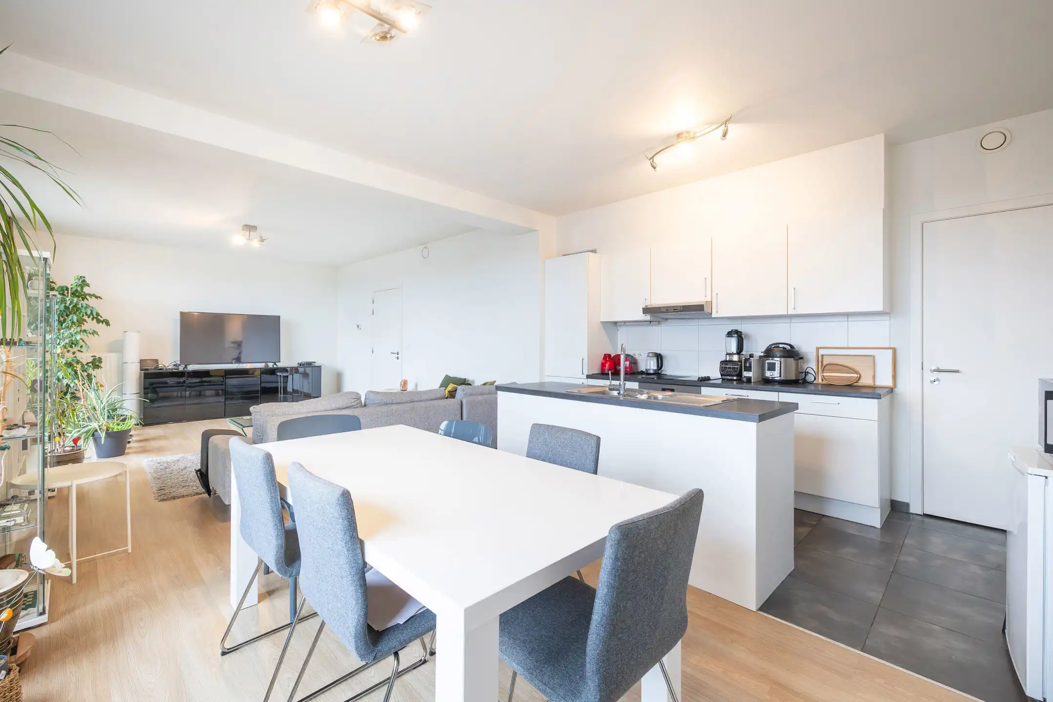 NATO - 3 slaapkamers appartement + P foto 3