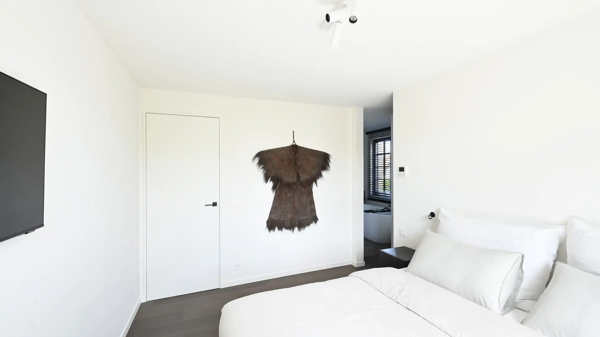 Alleenstaande villa uitzonderlijk rustig gelegen in een groene omgeving, aan de rand van het Zoute vlakbij de Kalfsmolen en de Graaf Jansdijk. foto 12