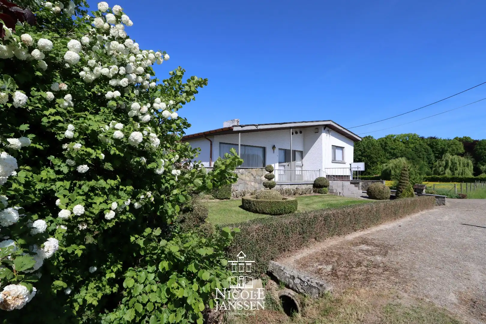 Woning met loods/stallen foto 17