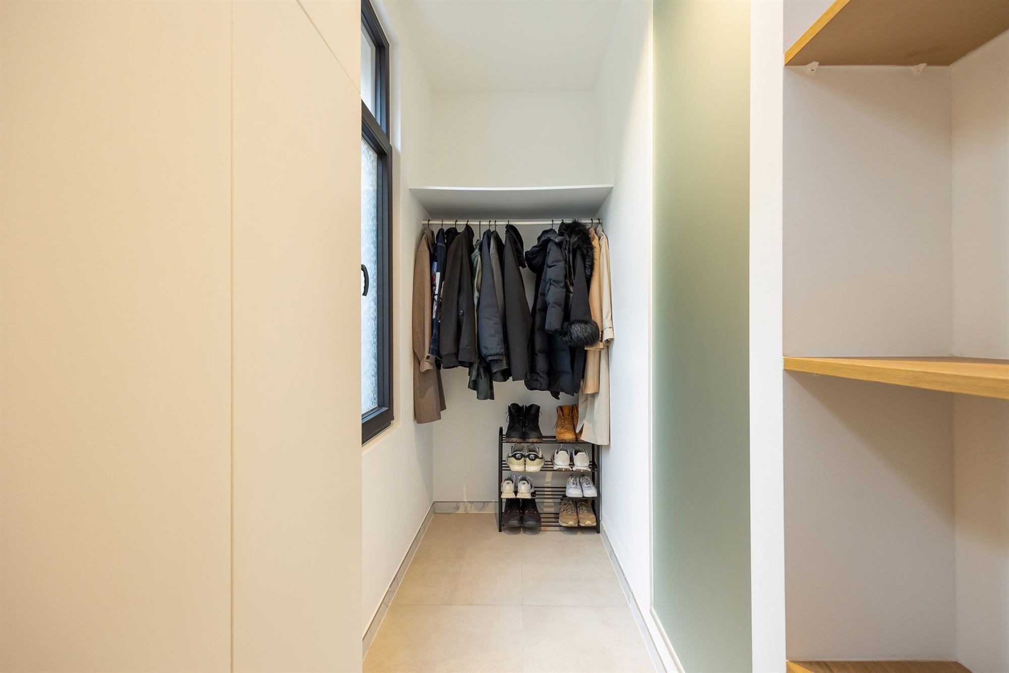 Modern gerenoveerde woning met 2 slpkmrs. en tuin foto 13