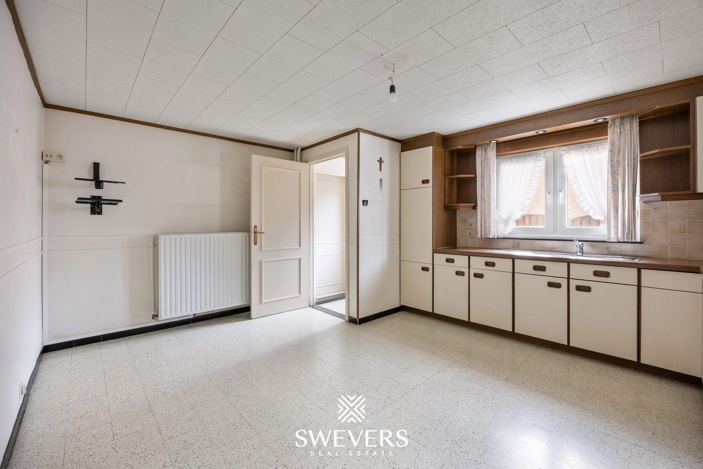 Te renoveren ruime gezinswoning met vijf slaapkamers en uitbreidingsmogelijkheden foto 10