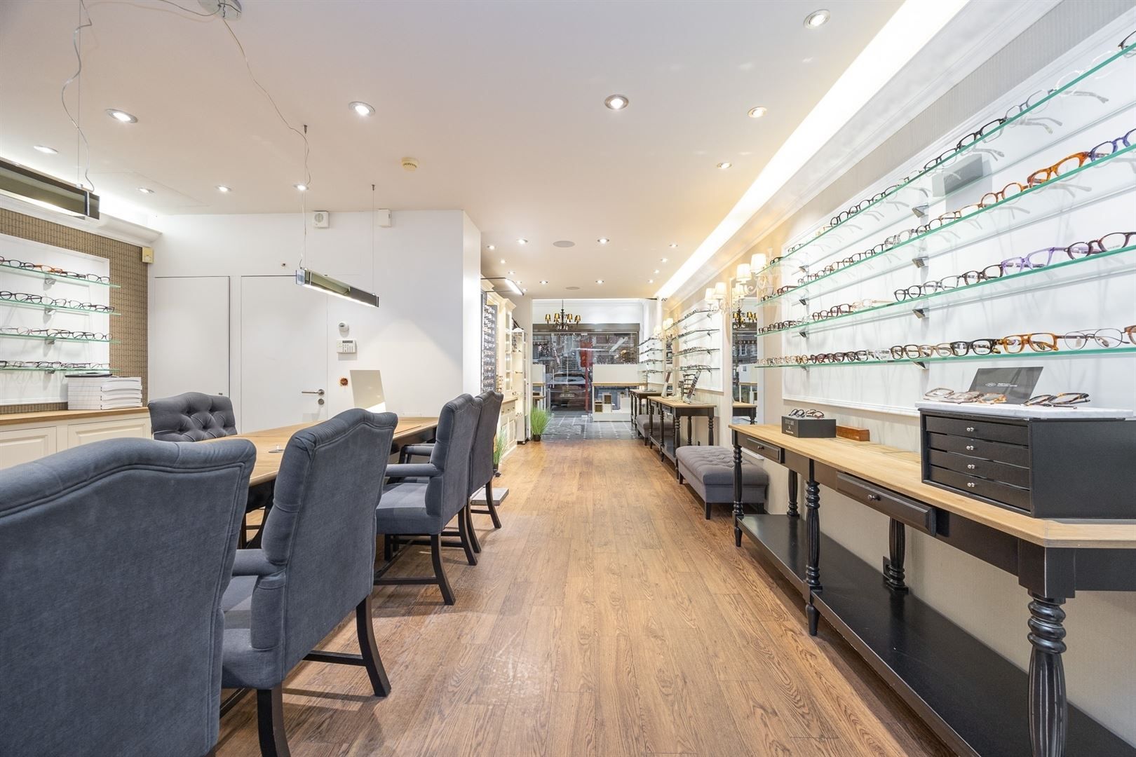 Handelsgelijkvloers op topligging in hartje Brasschaat foto 7