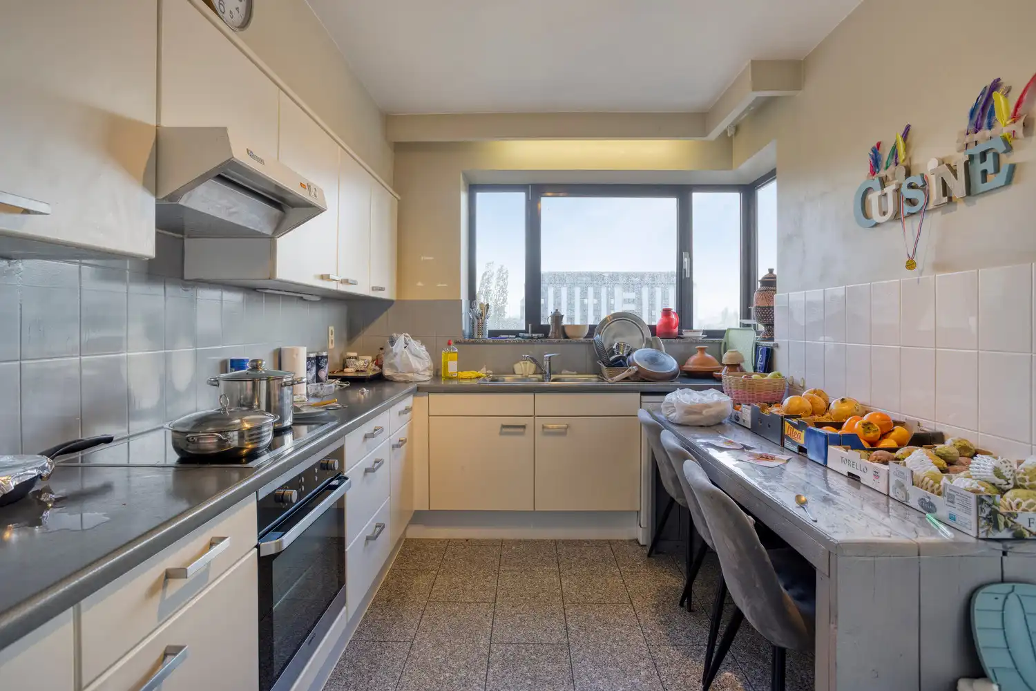 Zeer ruim 3-slk APP. met 2 terrassen en garagebox met extra parking! foto 5