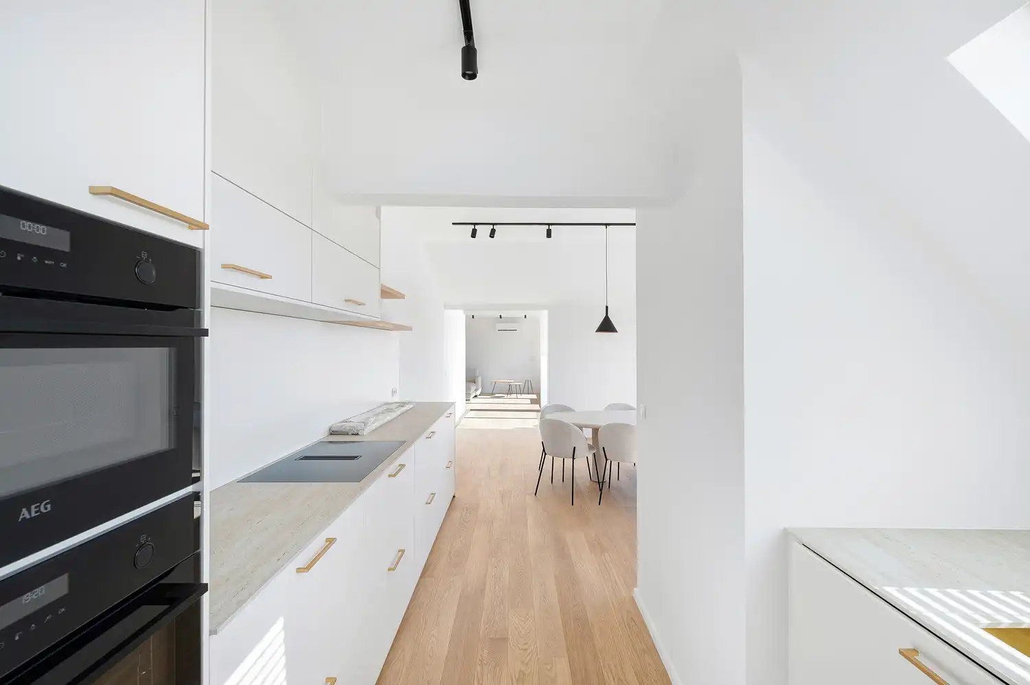 Uitzonderlijk duplex appartement met 4 slaapkamers en groot terras net achter de Zeedijk in Duinbergen foto 11