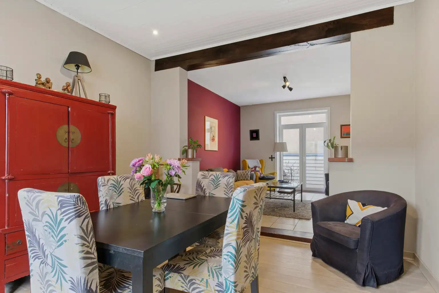 RUIME ALLEENSTAANDE WONING IN DOODLOPENDE STRAAT foto 6