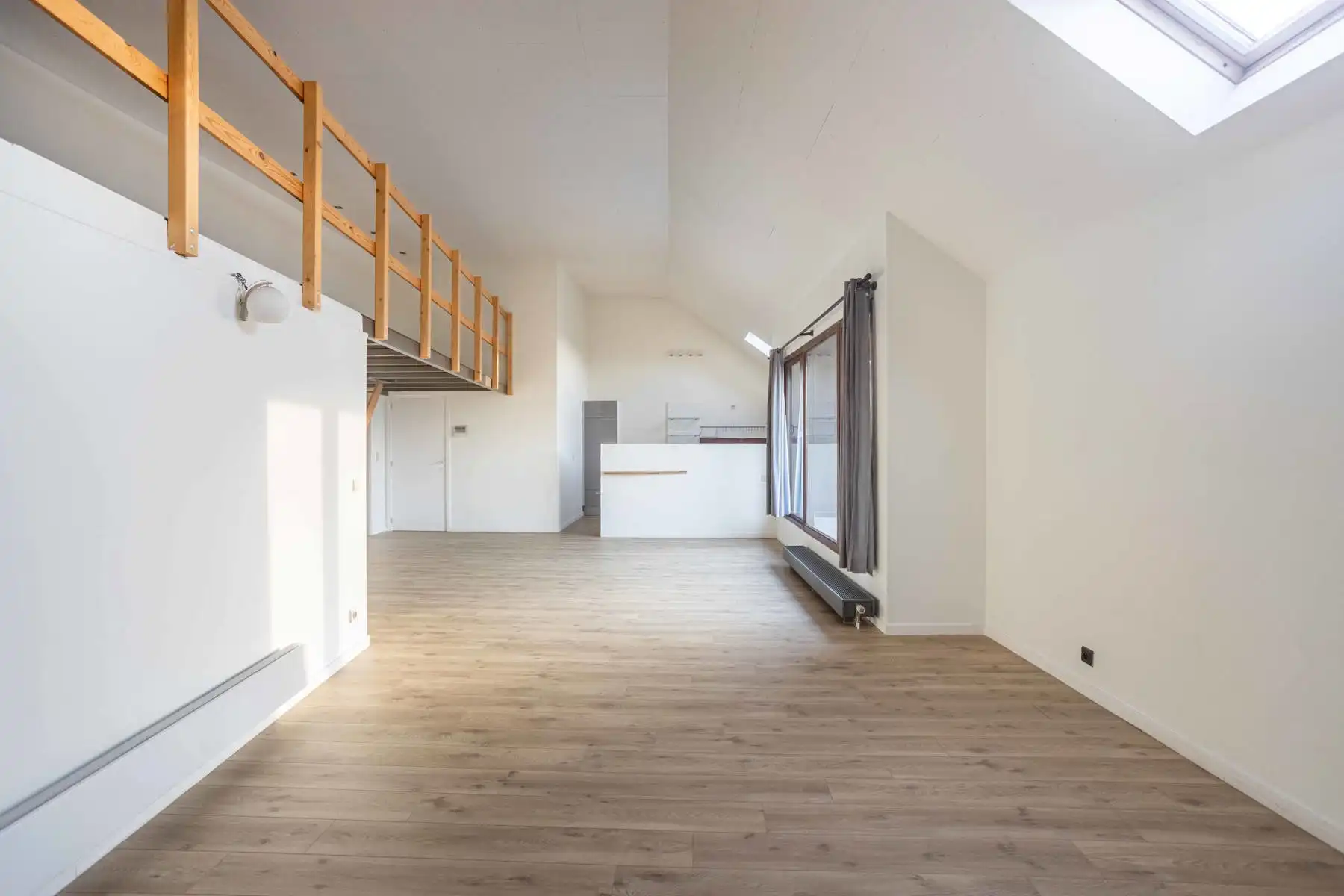 Te koop: ruim dakappartement met terras en private parking foto 5