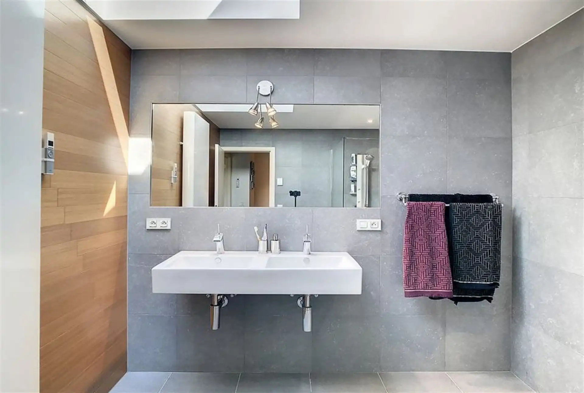 Charmante villa in residentiële omgeving met prachtig aangelegde tuin foto 23