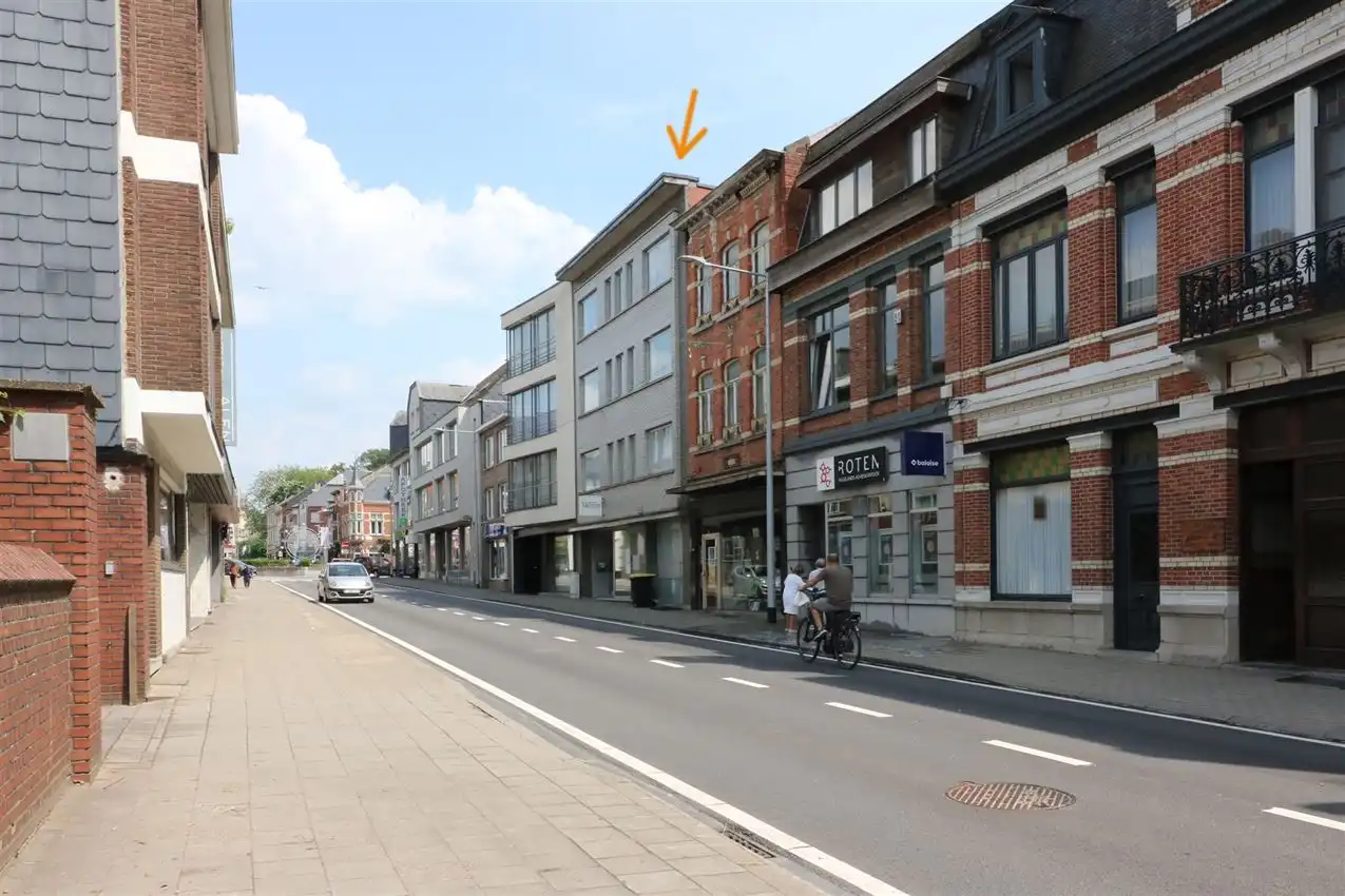 Ruime living, twee grote slpk., zuidterras, in centrum  foto 2