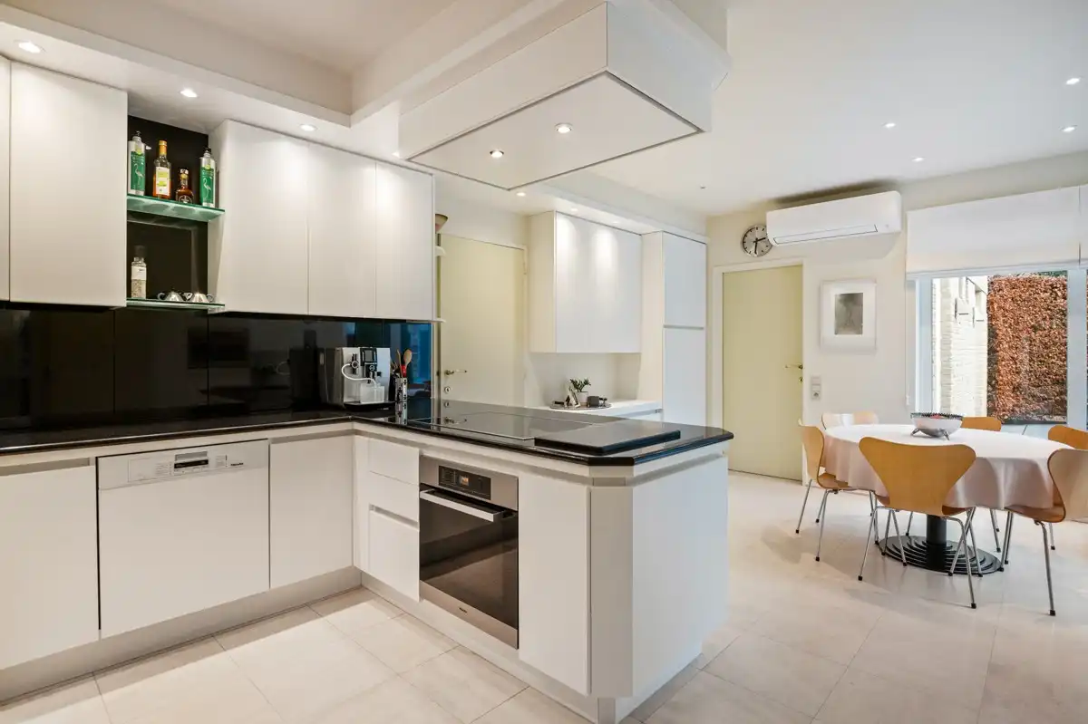 Architecturale villa op 3451 m² met 5 slaapkamers omgeven door natuur. foto 14