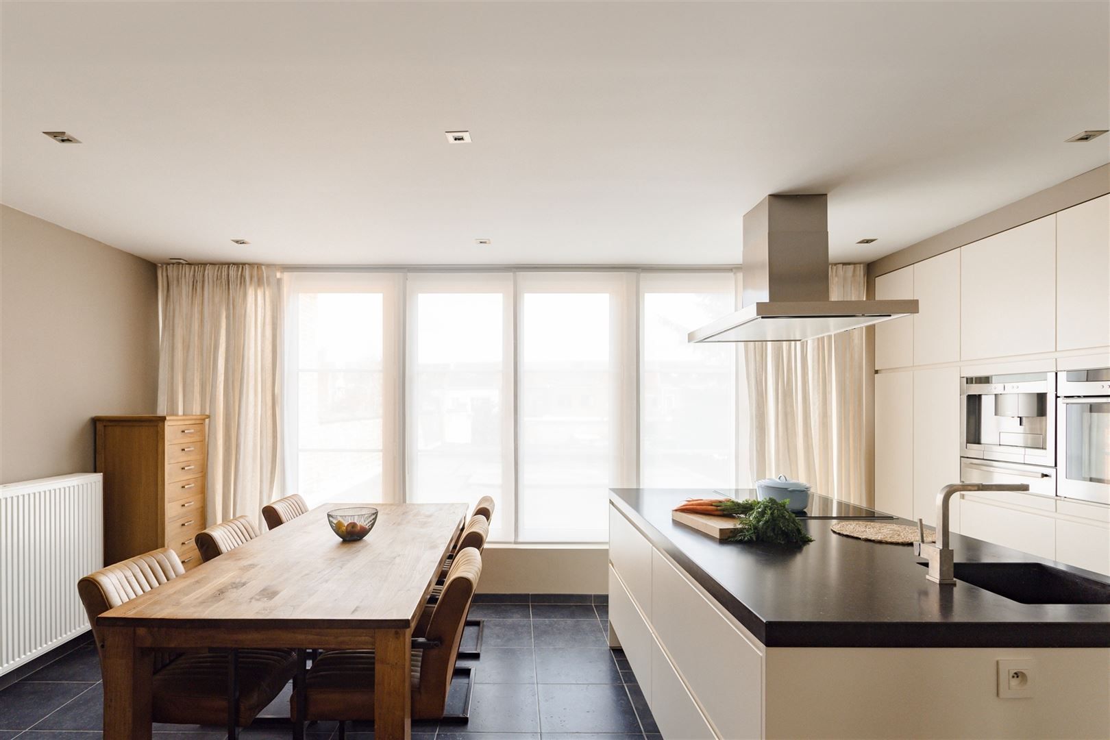 Woning met GIGANTISCHE garage/atelier/opslag en tuin foto 5