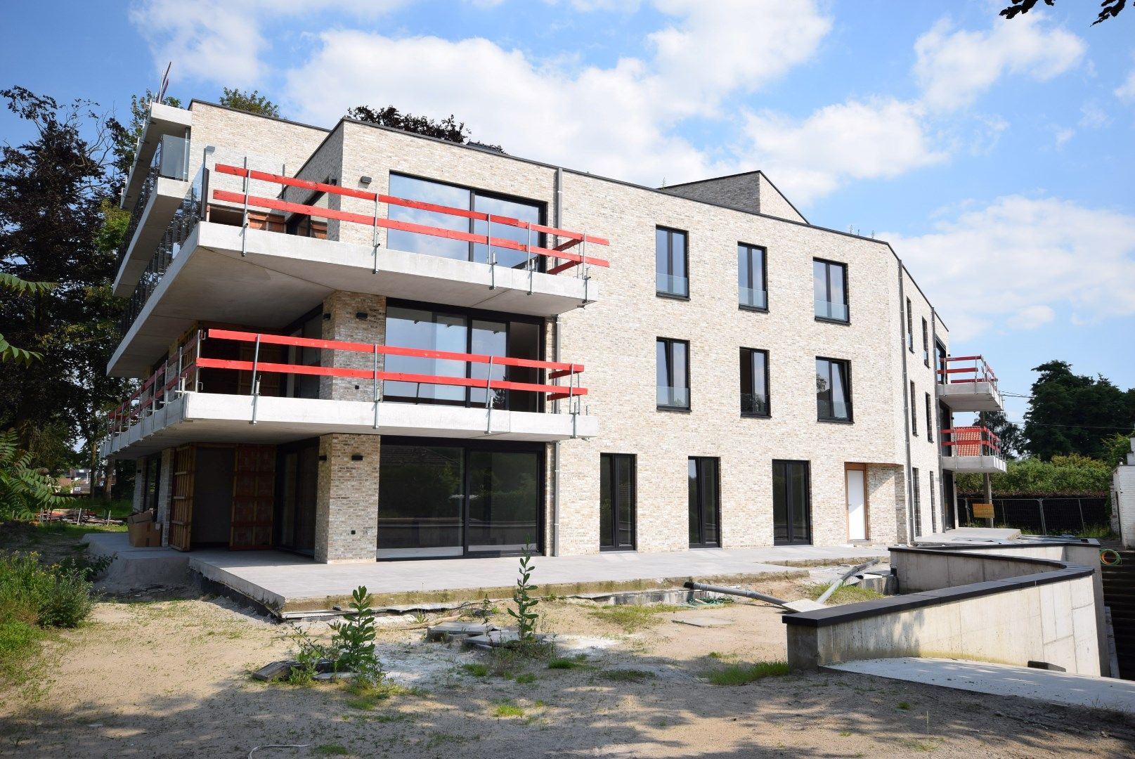 Nieuwbouw appartement op het gelijkvloers met twee slaapkamers en tuin in Oostakker foto 1