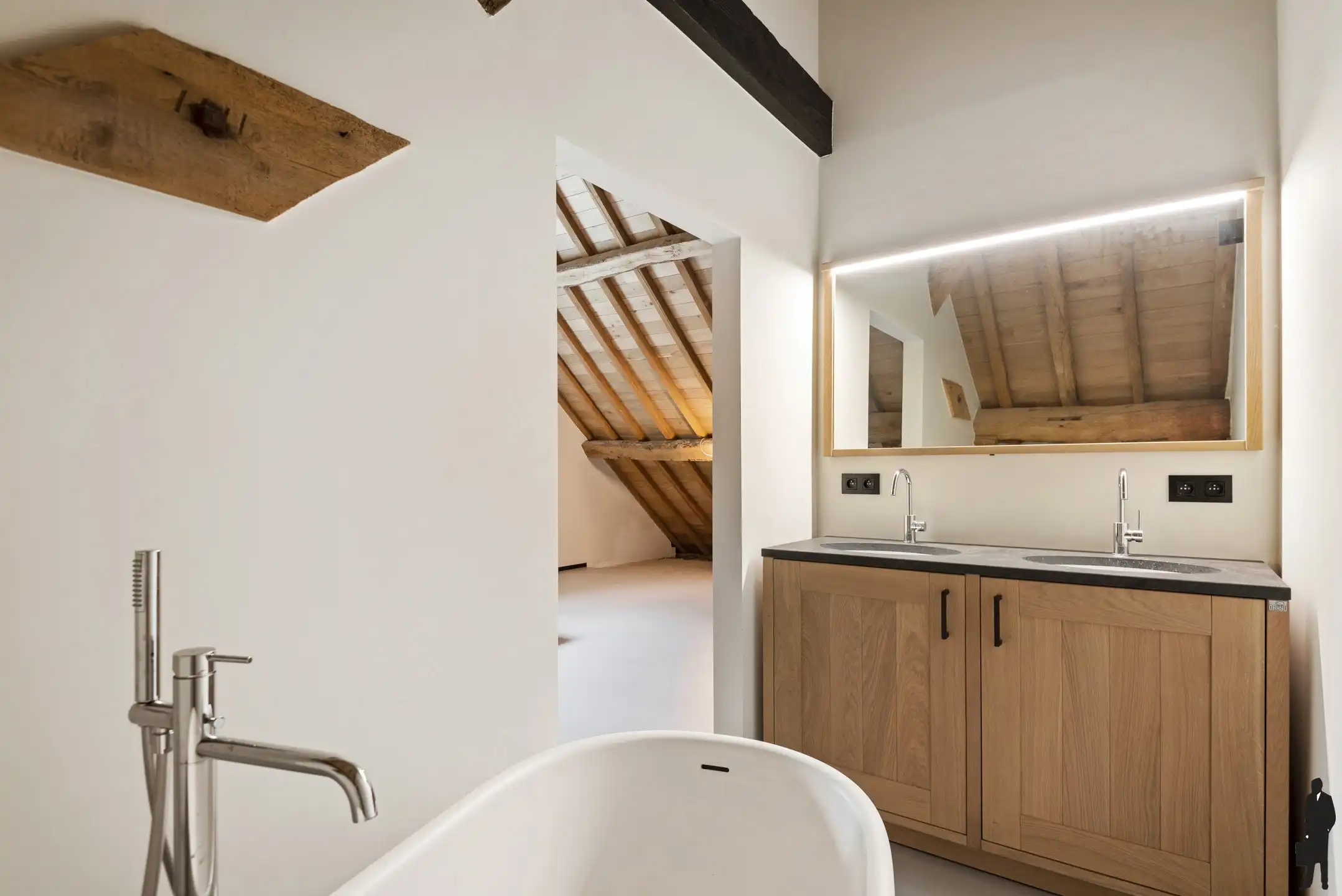 Gerenoveerde BEN hoeve in agrarisch beschermd gebied te Hove foto 28