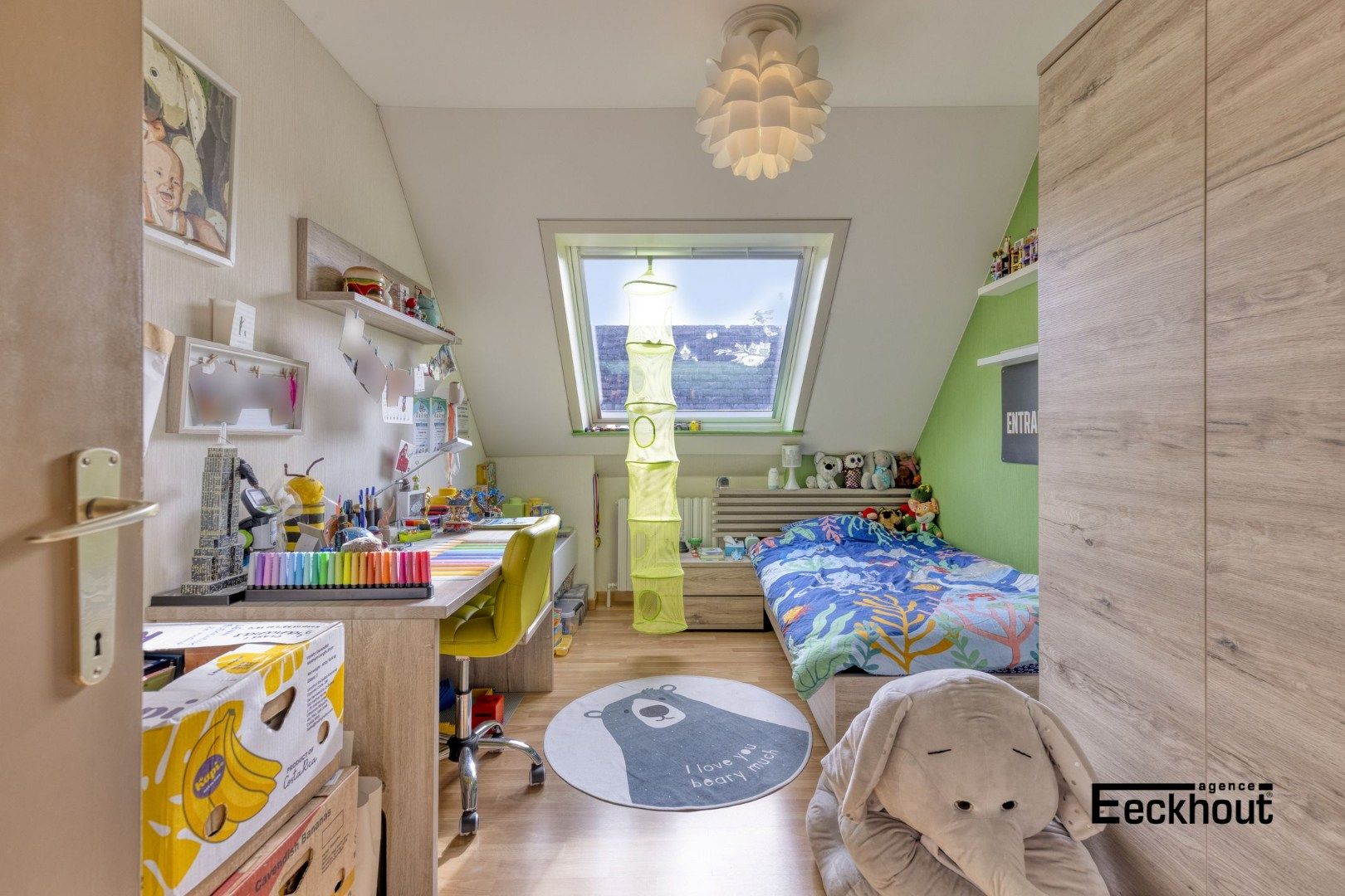 Alleenstaande woning met tuin en garage in rustige straat! foto 14