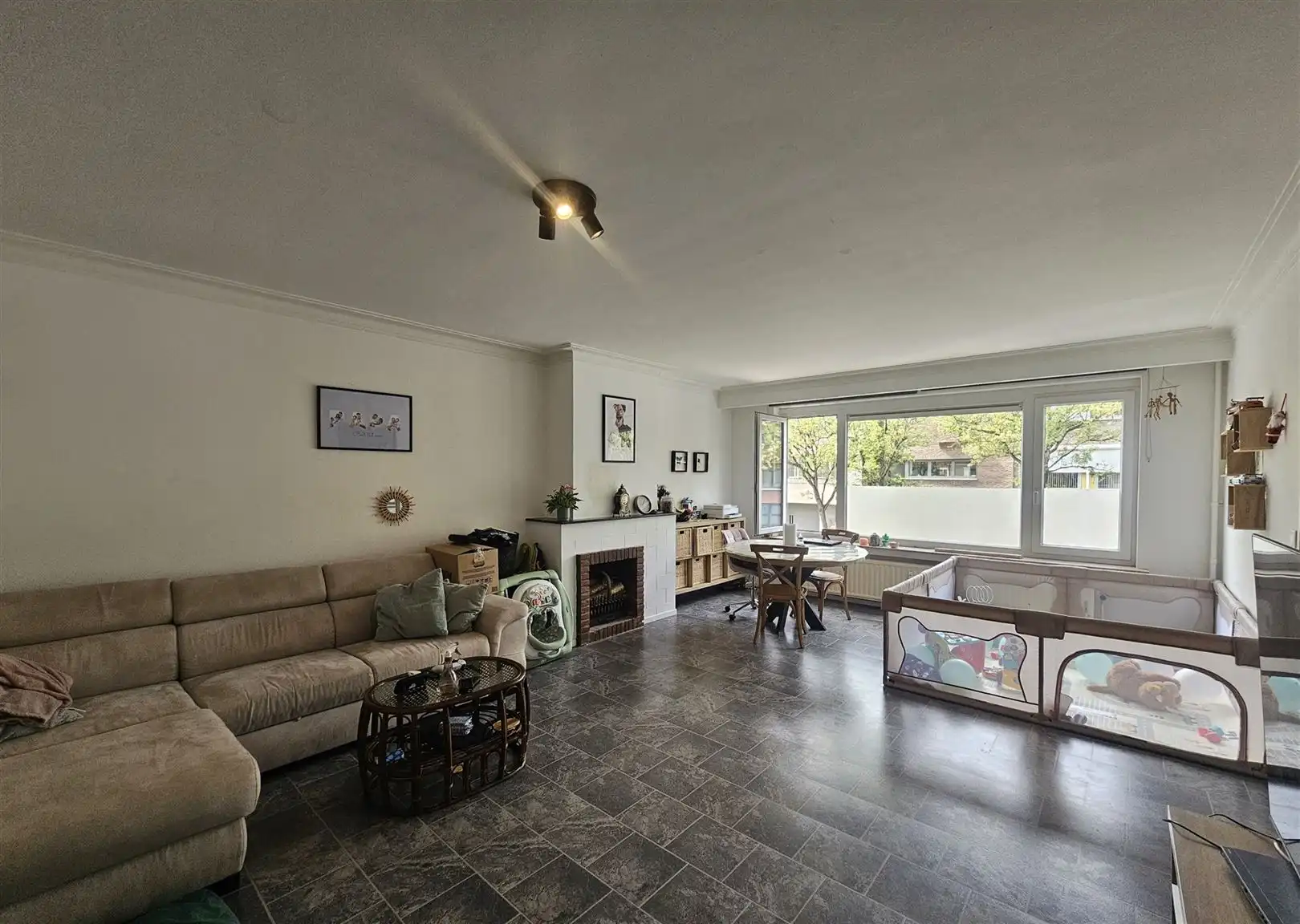 Ruim appartement met 2slps, tuin en garage. foto 2