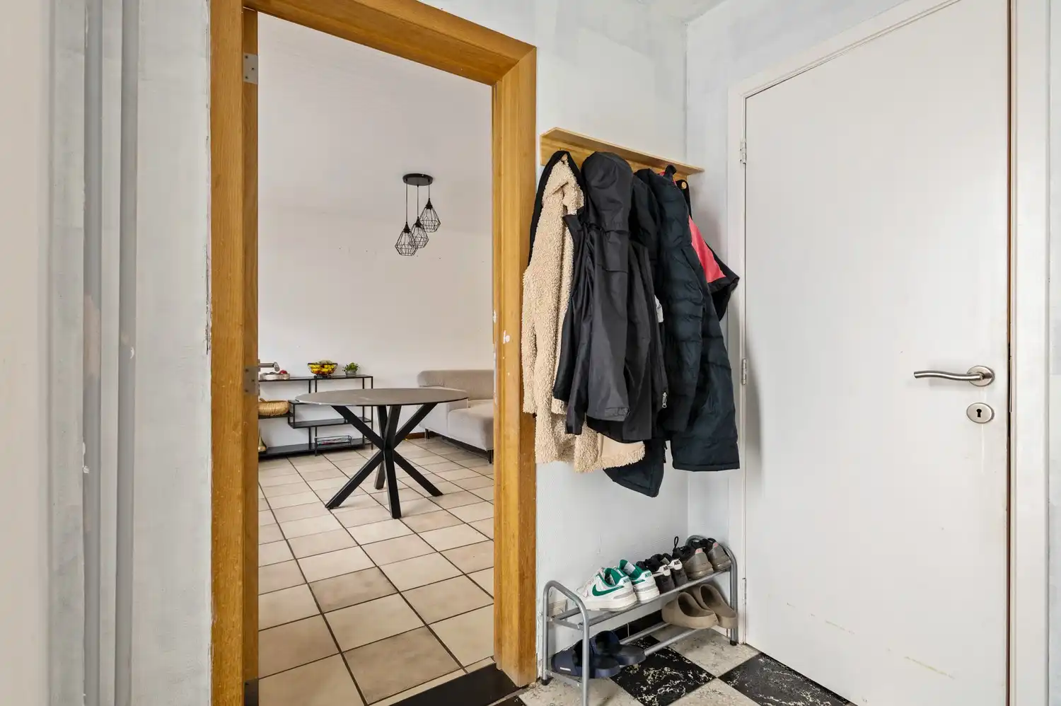 Op te frissen woning op toplocatie met 3 slaapkamers, zolder en kelder te Lier foto 9