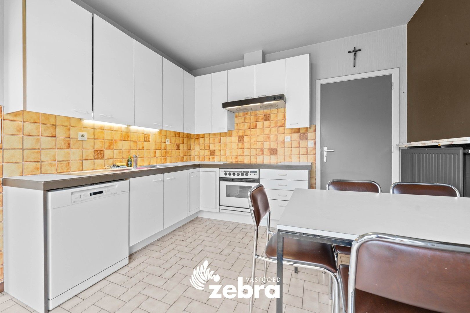Op te frissen alleenstaande woning met vier of meer slaapkamers & garage te Roeselare! foto 8