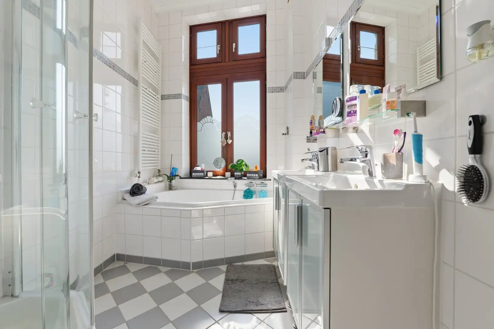 AUTHENTIEK HERENHUIS MET PRAKTIJKRUIMTE, TUIN EN GARAGE MET STALLEN IN HARTJE BORGLOON foto 36