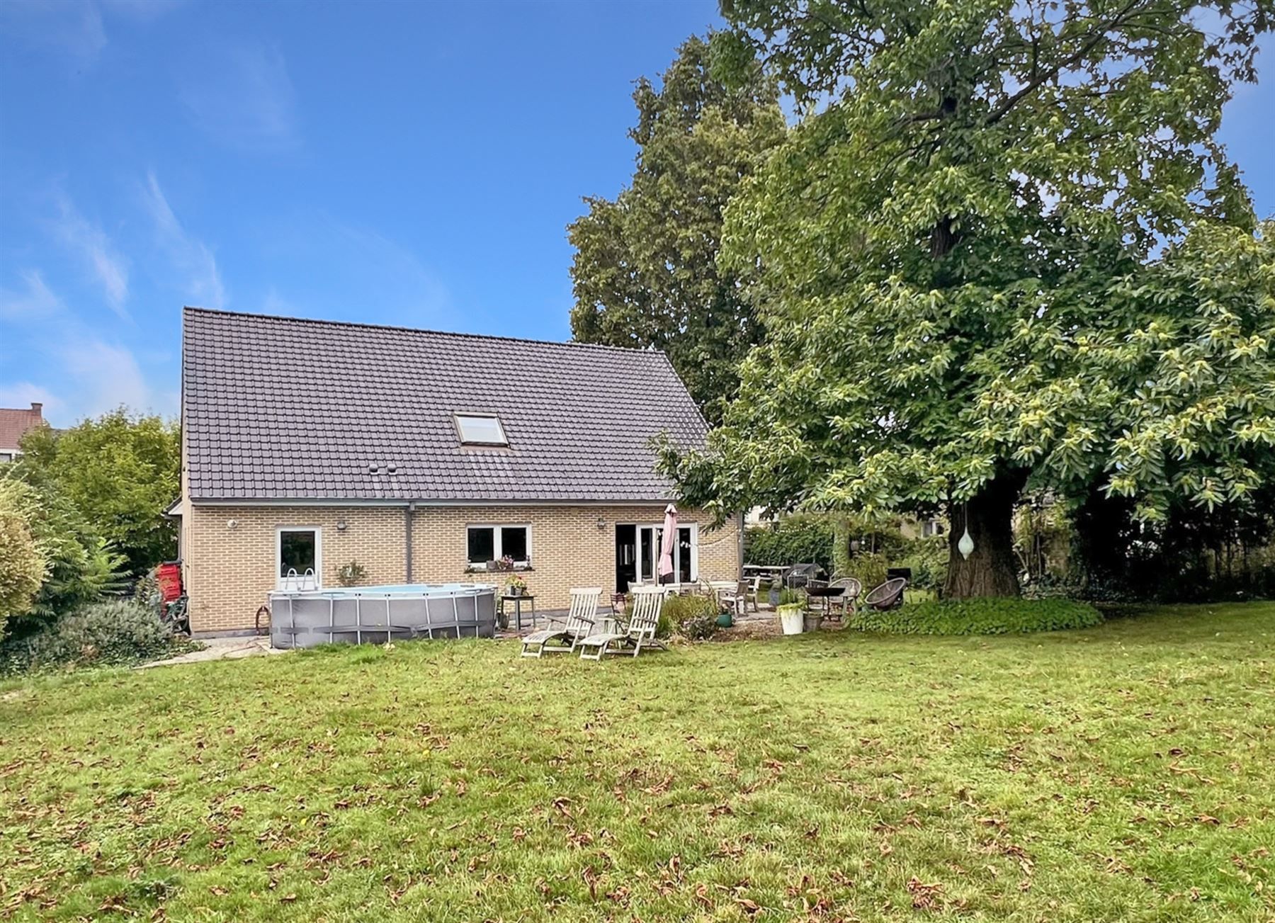 Ruime, comfortabele villa met aangename tuin foto 18