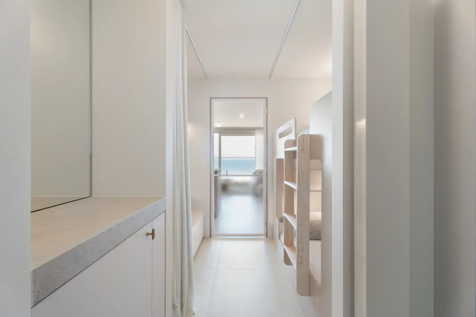 Luxueus gerenoveerd appartement met frontaal zeezicht te Nieuwpoort foto 13