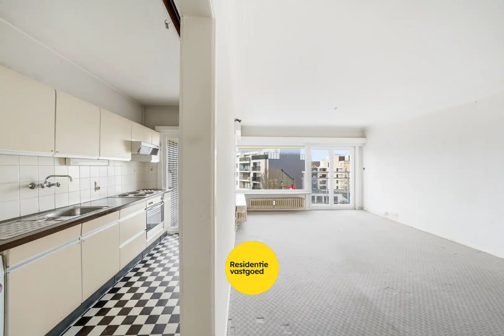 Op te frissen 2-slaapkamerappartement met open zicht te Oostende foto 8