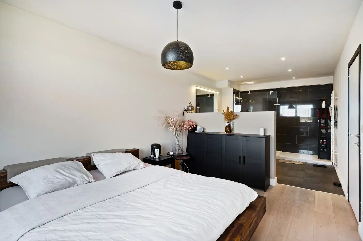 Twee slaapkamer appartement met open leefruimte te Mortsel foto 13