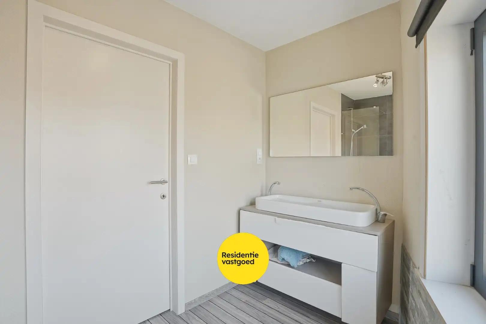 Ruime hoekwoning in het centrum van Eernegem foto 11