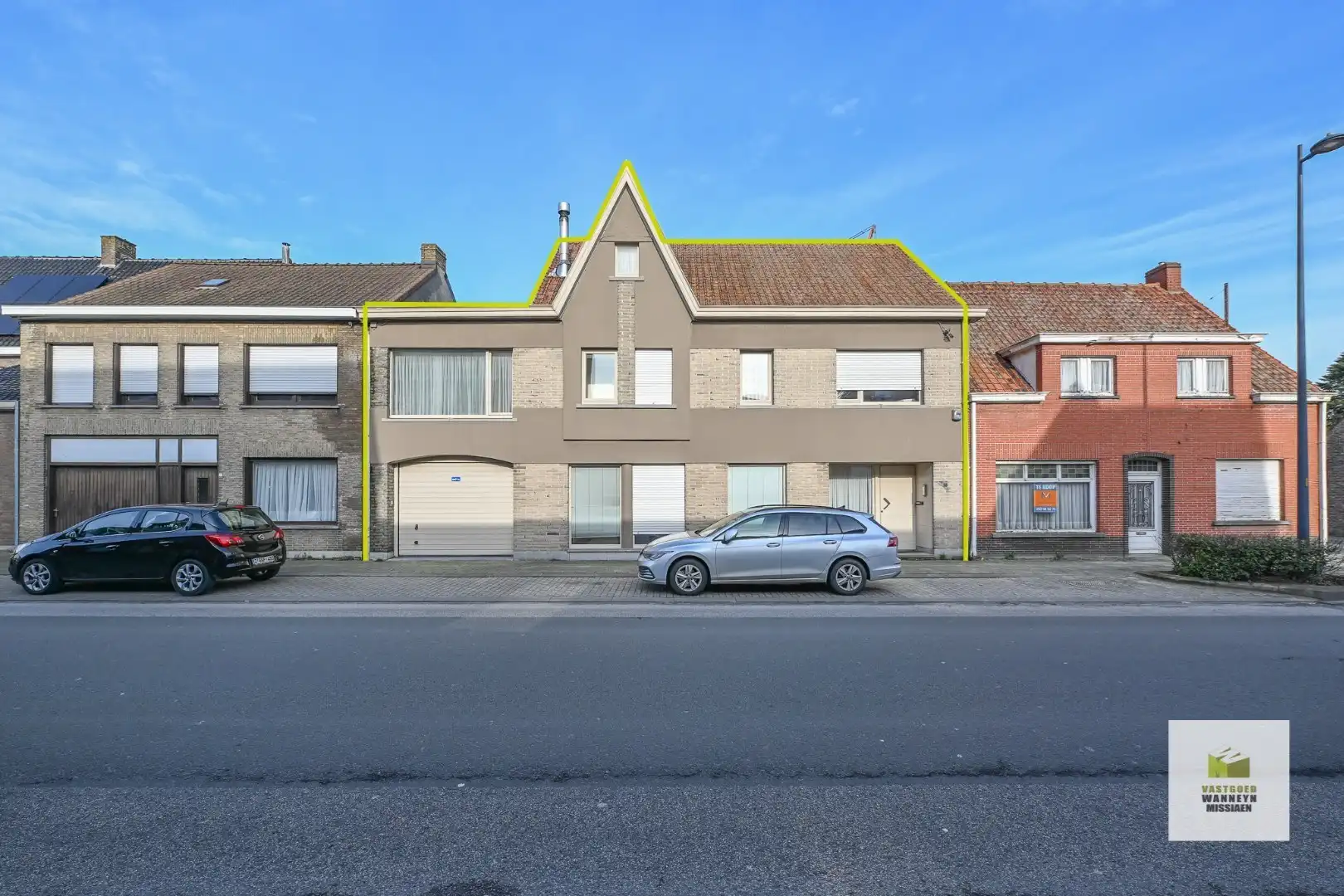 Ruime te renoveren gezinswoning met grote garage en 4 slaapkamers op 349m2 foto 2