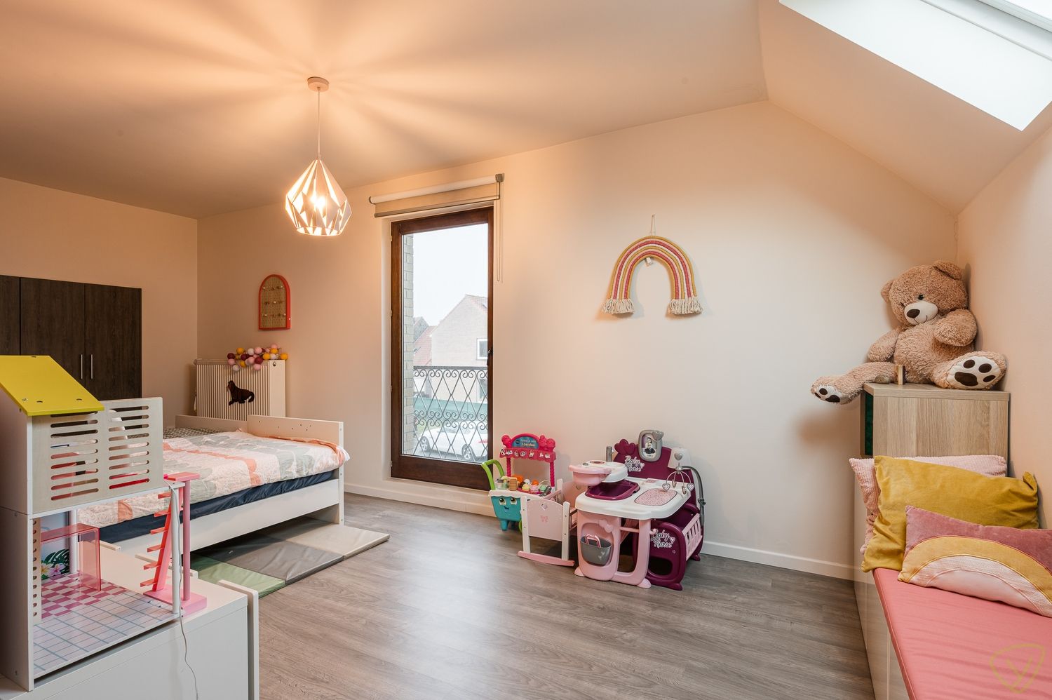 Prachtige open bebouwing met vijf slaapkamers op toplocatie foto 18