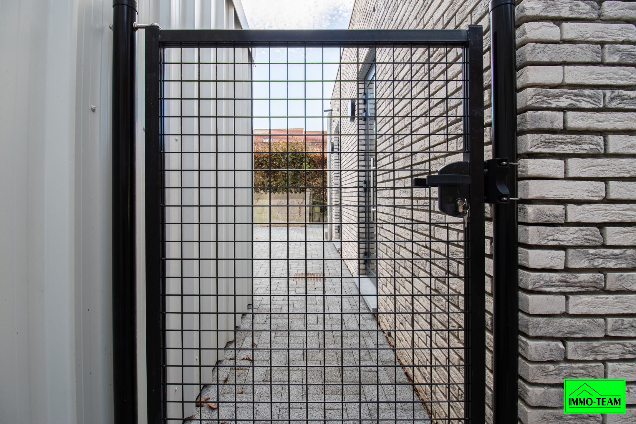 Nieuwbouw gelijkvloers appartement met terras en garage.  foto 6