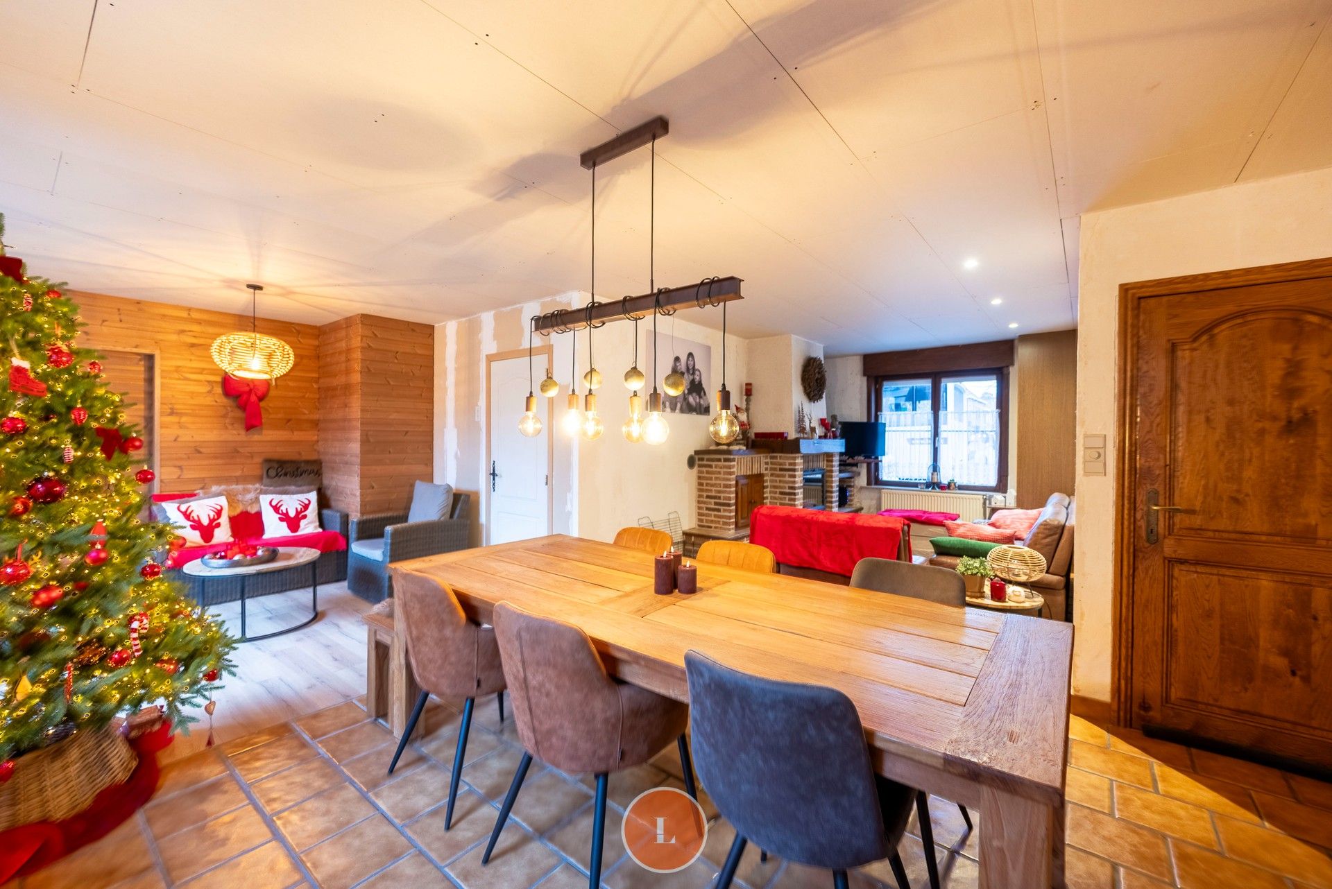 Ruime woning met meer dan 4 slaapkamers en garage foto 2