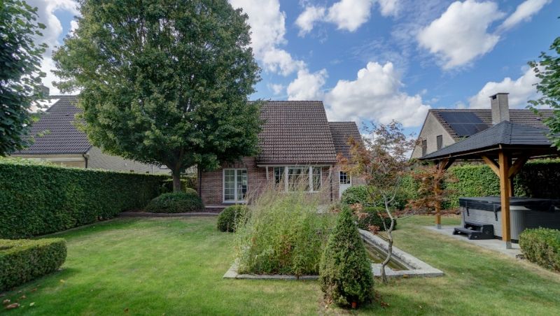 Landhuis van 172m² op 6 are 30 ca met zeer mooie tuin foto 3